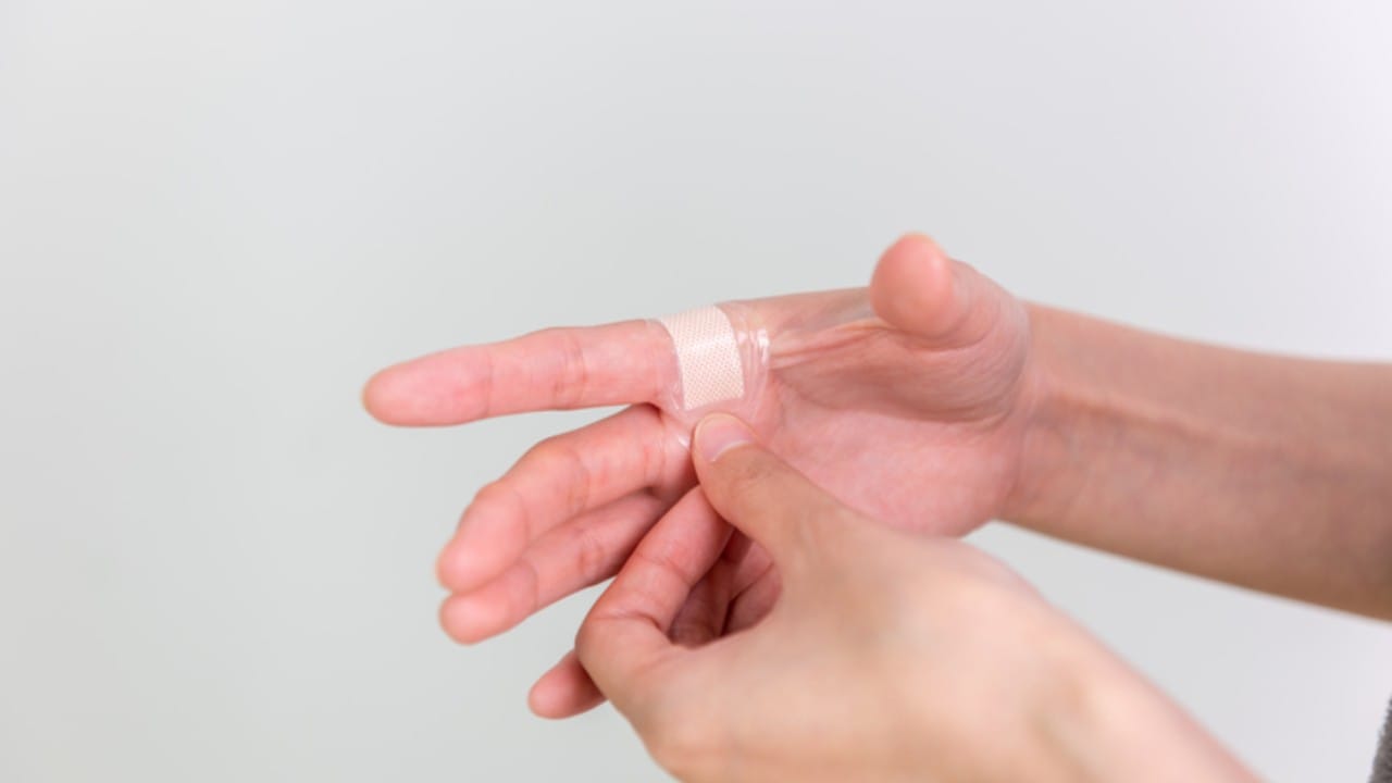 ( डिस्क्लेमर : या आर्टिकलमध्ये देण्यात आलेली माहिती व उपाय हे सामान्य ज्ञानावर आधारित आहेत. आमचा याला दुजोरा नाही. ते अवलंबण्यापूर्वी तज्ज्ञांचा सल्ला जरूर घ्यावा.)