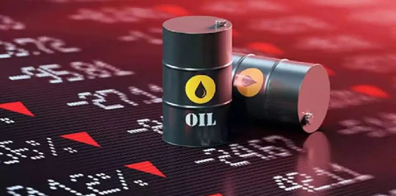 अमेरिका-इस्रायल आणि इराण यांच्यातील युद्धामुळे संपूर्ण जगात इंधन दरवाढीचा धोका वाढला आहे. भारतालाही पेट्रोल, डिझेल, सीएनजी, एलएनजी यासाराख्या उर्जानिर्मिती करणाऱ्या घटकांची टंचाई निर्माण होण्याची शक्यता आहे. 