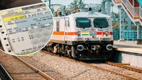 रेल्वेच्या तिकिटावर छिद्र का असतात? 99 टक्के लोकांना माहिती नाही कारण.