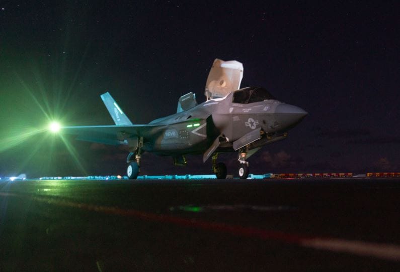 पश्चिम आशियात पोहोचलेले हे 3500 सैनिक त्या भागात अगोदरच तैनात असलेल्या 50 हजार सैनिकांना जाऊन मिळाले आहेतच. एकीकडे अमेरिका-इराणची चर्चा चालू असताना शनिवारीच (28 मार्च) हे सैनिक पश्चिम आशियात पोहोचले आहेत. (फोटो क्रेडिट- एक्स, @CENTCOM)