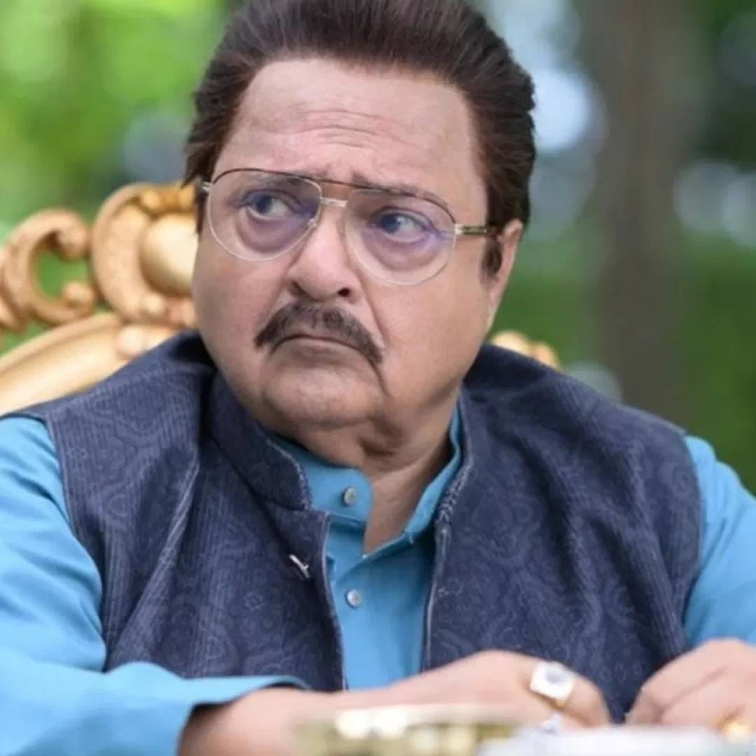 आम्ही बोलतोय दिग्गज अभिनेता राकेश बेदीबद्दल. त्यांच्या अभिनयाबद्दल डाऊट नाही. दीर्घकाळापासून ते फिल्म इंडस्ट्रीचा भाग आहेत. पण कदाचितच या आधी राकेश बेदीच्या कुठल्या रोलची इतकी चर्चा झाली असेल, जितकी आता त्यांच्या धुरंधर मधल्या परफॉर्मन्सची होतेय. 