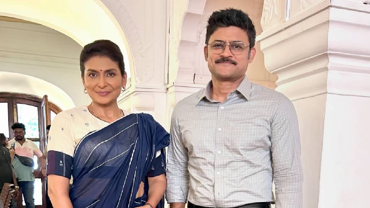 जान्हवीने सेटवरील काही फोटोसुद्धा तिच्या सोशल मीडिया अकाऊंटवर पोस्ट केले आहेत. 'धुरंधर 2'मधील पूजेचा सीन हा महाशिवरात्री रोजी शूट झाल्याचं तिने सांगितलं. या सीनमध्ये महामृत्युंजयचा जो जप करण्यात आला, तो खराखुरा होता, असंही ती म्हणाली. 
