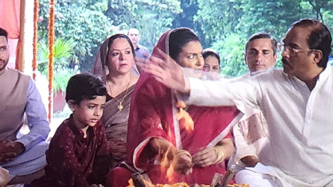 'धुरंधर: द रिव्हेंज'मधील आर. माधवनचे सर्व सीन्स दमदार आहेत. हमजाच्या मिशनचं मार्गदर्शन तो करत असतो. अजय सन्याल बनलेल्या आर. माधवनसोबतच त्याच्या ऑनस्क्रीन पत्नीनेही प्रेक्षकांचं विशेष लक्ष वेधलं आहे. 
