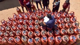 सिलिंडर काळाबाजार करणाऱ्यांवर मोठी कारवाई,तर जालनात110 सिलिंडर चोरीला.