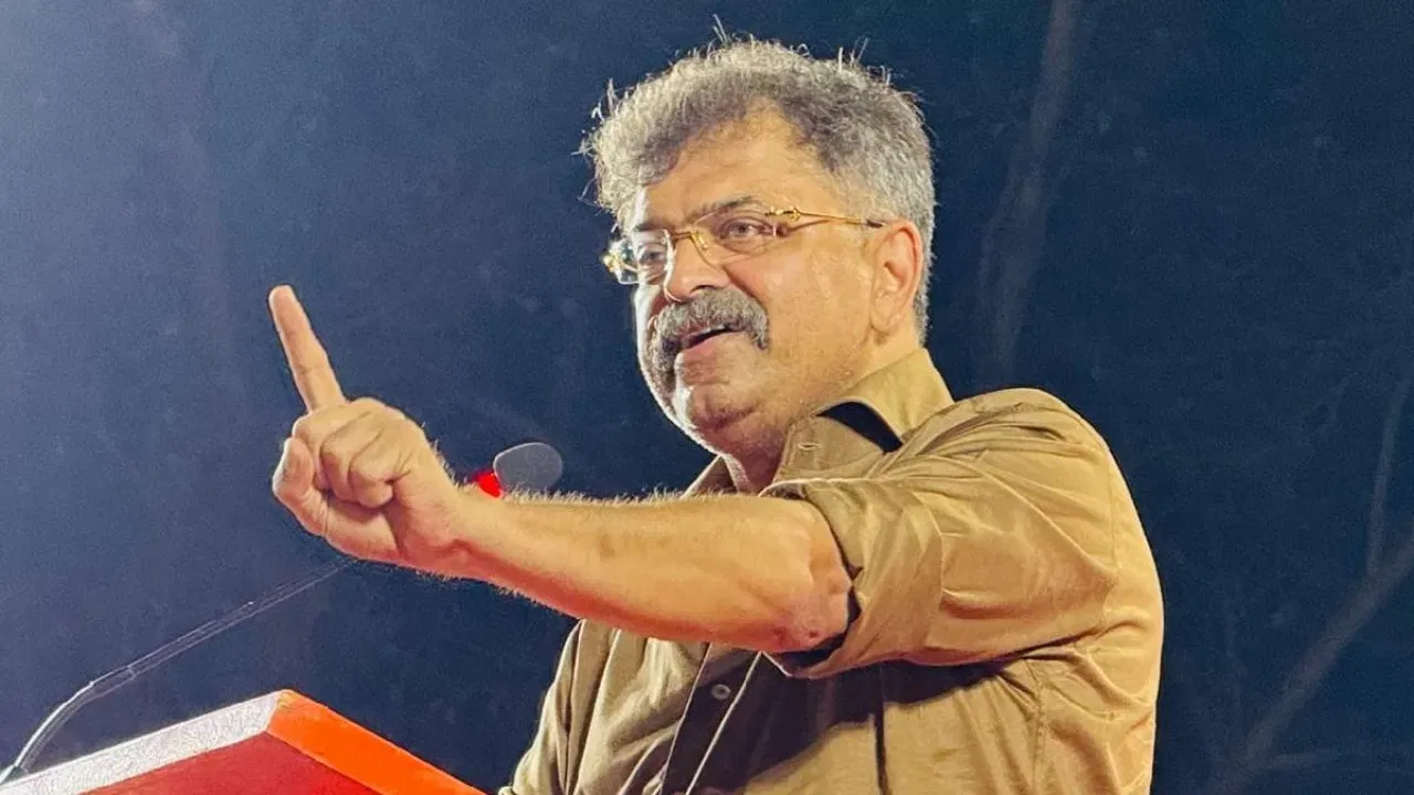 एका वृत्तवाहिनीशी बोलताना आव्हाड म्हणाले, "अशोक खरात मला सुद्धा वारंवार बोलावत होता. एकदा तर मी शहापूरपर्यंत गेलो होतो. पण माझं नशीब चांगलं, मंत्रालयातून फोन आला आणि मी मधेच माघारी फिरलो. लोकं खूप कौतुक करत होते म्हणून मी पाहायला जाणार होतो."