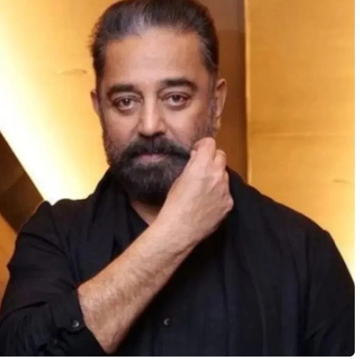 कमल हासन देखील पाच दशकाहून अधिक वर्षे इंडस्ट्रीत आहेत.त्यांना जगभरात अनेक पुरस्काराने गौरवण्यात आले आहे. त्यांना उत्कृष्ठ अभिनयासाठी चार राष्ट्रीय पुरस्कार मिळाले आहेत. एक राष्ट्रीय पुरस्कार  Kalathur Kannamma (Debut film) उत्कृष्ठ बाल कलाकार म्हणून मिळाला आहे. त्यांना मुंदरम पिरई, नायकन, इंडियन चित्रपटासाठी राष्ट्रीय पुरस्कार मिळालेला आहे.