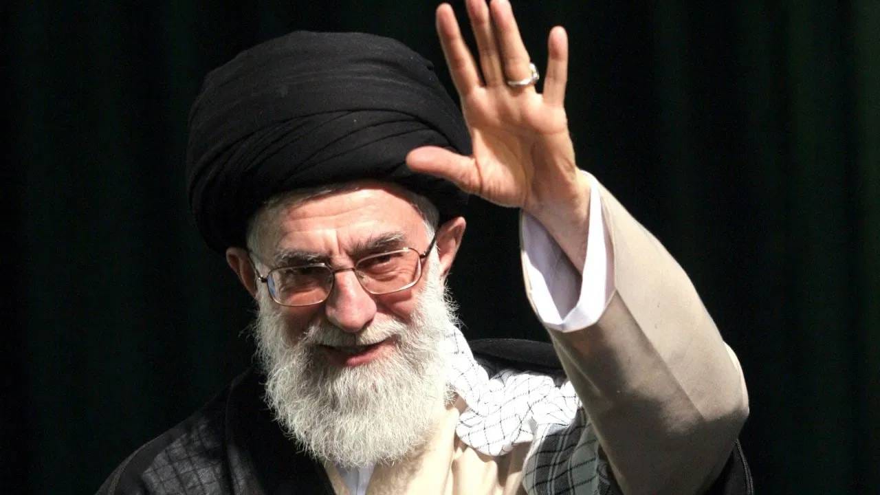 इराण-इराक युद्धादरम्यान त्यांनी इराणचे तिसरे राष्ट्रपती (1981-1989) म्हणून काम पाहिले.