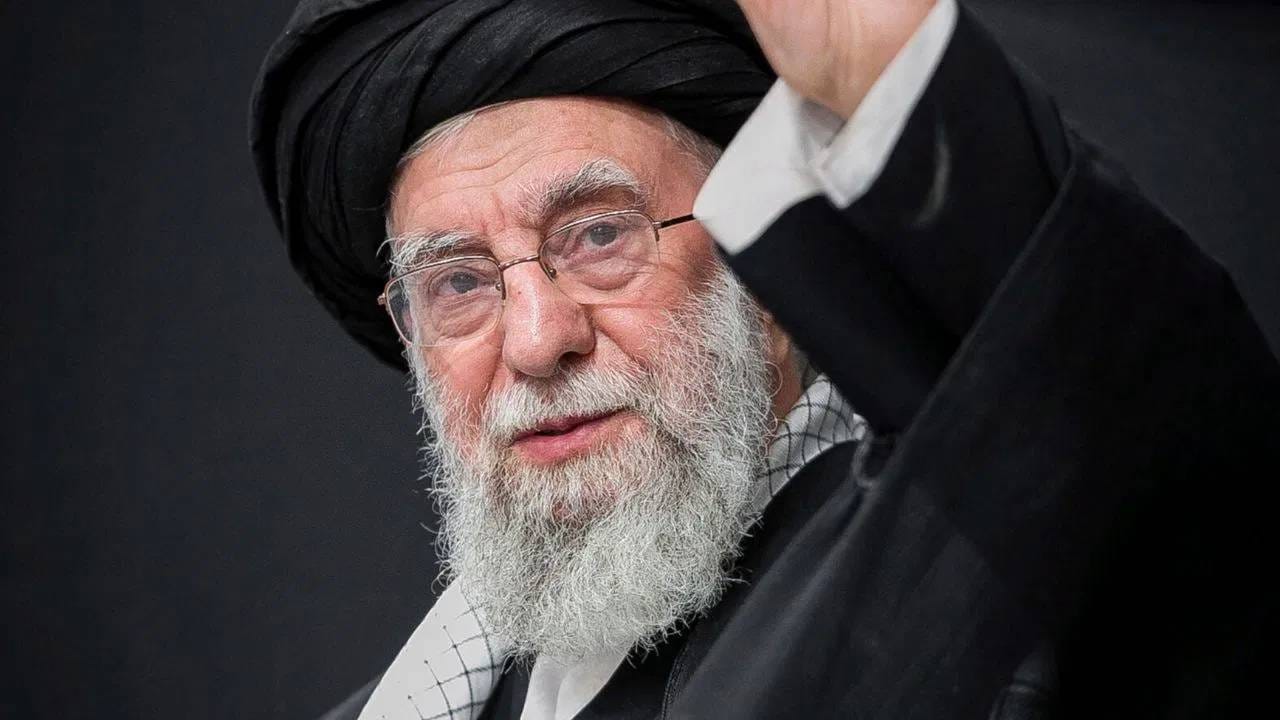 इस्रायली-अमेरिकन हल्ल्यात केवळ इराणचे सर्वोच्च नेते अली खामेनेईच नव्हे तर सुमारे 40 इतर वरिष्ठ इराणी नेते आणि सुरक्षा कमांडर मारले गेले, असा दावा अमेरिकेच्या एका अहवालात करण्यात आला आहे.