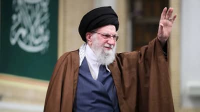 Khamenei: खामेनेई यांच्या उजव्या हाताचं मोठं रहस्य... 45 वर्ष का ठेवला लपवून... सवय होती की घातपात!
