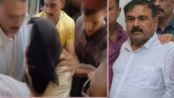Ashok Kharat : भक्तांच्या घरी जायचा, बक्कळ पैसे उकळायचा... एका व्हिजिटसाठी भोंदू खरात किती फी घ्यायचा ?