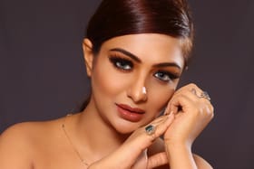 अभिनेत्रीच्या अर्धनग्न कपड्यांवर सेलिब्रिटीचं वादग्रस्त वक्तव्य.