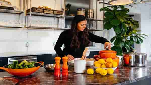 फ्रीजच्या दारावरील रबर चिकट झाले आहे का? हे Kitchen Hacks करा ट्राय.....