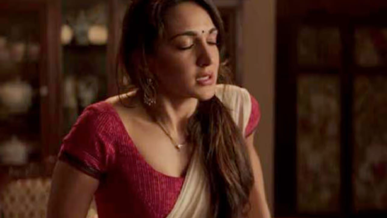 मनोरंजन विश्वात ओटीटी प्लॅटफॉर्मची लोकप्रियता झपाट्याने वाढत असून त्याचा फायदा अनेक कलाकारांना होताना दिसत आहे. आता Netflix, Amazon Prime Video यांसारख्या प्लॅटफॉर्ममुळे घरबसल्या विविध प्रकारचा कंटेंट पाहता येतो आहे.