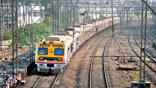 Mumbai Local Updates : महिला दिनासाठी रविवारी बाहेर पडायचा प्लान ? मुंबईकरांनो आधी हे वाचाच, कोणत्या मार्गांवर ब्लॉक ?