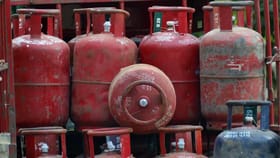 गॅस टंचाईमुळे गणपती पुळेमध्ये प्रसाद बंद, अकोल्यात गॅस पंपाला कुलूप!.