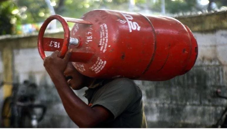 पेट्रोलमध्ये प्रोपेन आणि ब्युटेन असे दोन घटक असतात, हे स्नेलिंग यांना समजले. सामान्य तापमानात पेट्रोलचे बाष्पीभवन होते. त्याच वेळी हे दोन्ही घटक पेट्रोलमधून वेगळे होतात. परिणामी पेट्रोलचे बाष्पीभवन होते. पेट्रोलमधून निघणाऱ्या याच बाष्पाला गोळा करून स्नेलिंग यांनी एक वेगळे इंधन म्हणून वापरण्याचा पर्याय समोर ठेवला. 