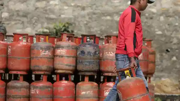 घरात किती गॅस सिलिंडर ठेवता येतात? मर्यादा ओलांडल्यास 7 वर्षांचा तुरुंगवास, वाचा नियम