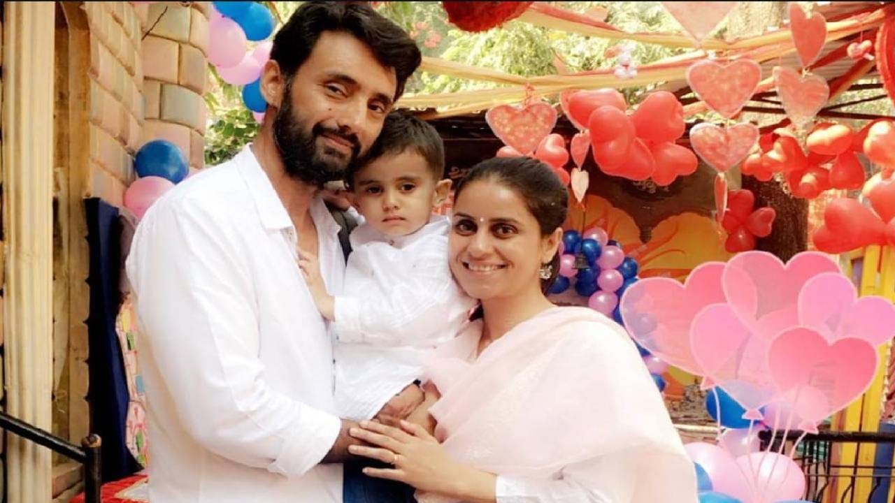 मधुरजीत सरघी ही प्रसिद्ध बॉलिवूड दिग्दर्शक अनुराग सिंहची पत्नी आहे. अनुराग सिंहने 'केसरी', 'बॉर्डर 2' यांसारख्या चित्रपटांचं दिग्दर्शन केलं आहे. मधुरजीतनेही रंगभूमी आणि टेलिव्हिजनवर आपली विशेष छाप सोडली आहे. 
