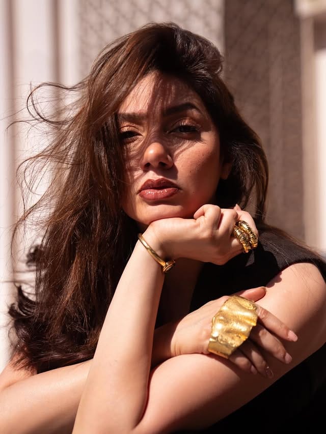 माहिरा खानने पाकिस्तानातील हमसफर, सदके तुम्हारे, बिन रोये, नियत अशा अनेक मालिकांत काम केलेले आहे. तिचे सोशल मीडियावर लाखोंनी फॉलोअर्स आहेत. 