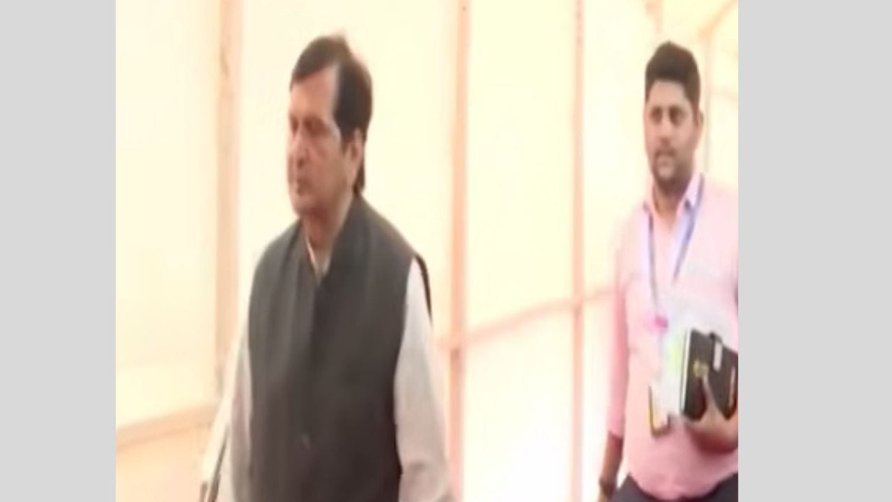 गॅस हवा असेल तर संपर्क साधा; जैन समुदायाला पत्र, मंगलप्रभात लोढा वादाच्या भोवऱ्यात