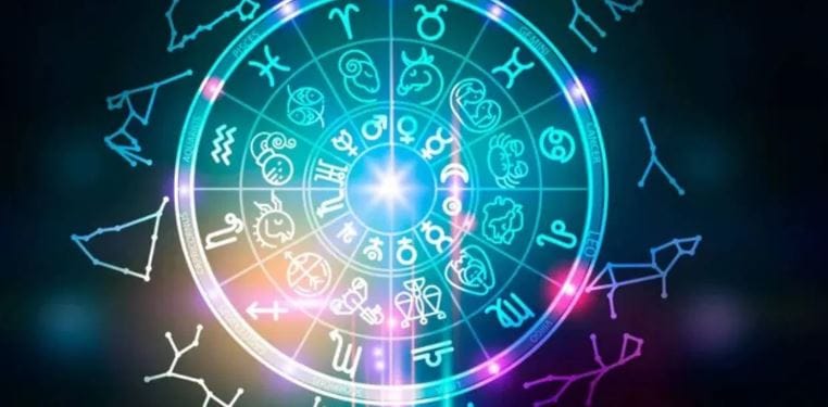 वृषभ राशीच्या लोकांनी 18 मार्च रोजी आपल्या जोडीदाराशी भांडण करणे टाळावे. वेळ सत्कारणी कसा लागेल, याकडे लक्ष द्यावे. अनपेक्षितपणे मोठा आर्थिक फायदा होईल. तसेच तुमचा मित्र तुम्ही दिलेले पसै परत करेल. व्यवसायातही एखादी मोठी डील होण्याची शक्यता आहे. 