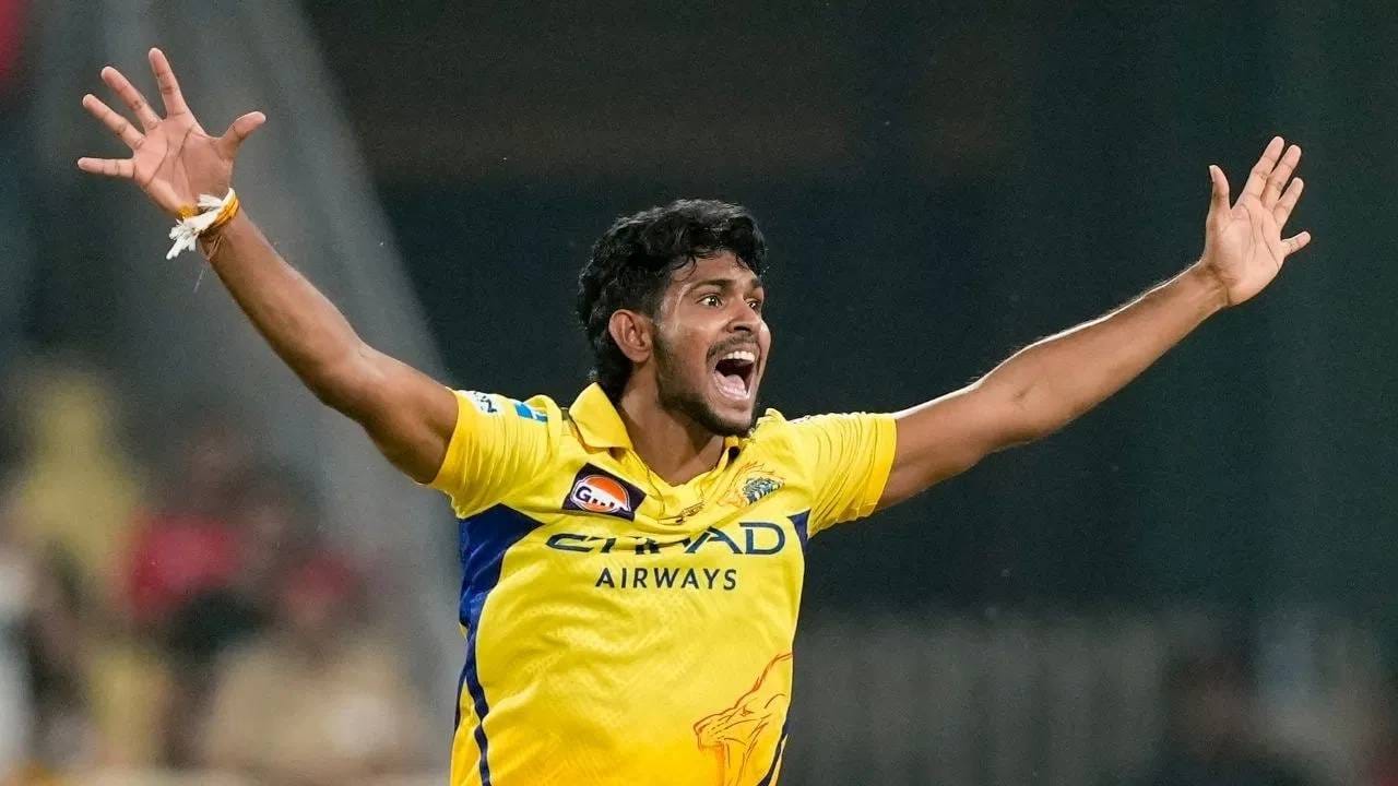  चेन्नई सुपर किंग्सकडून मतीषा पतिरणाने आपल्या IPL करिअरची सुरुवात केली. फ्रेंचायजीने त्याला मागच्या ऑक्शनवेळीच रिलीज केलं होतं. त्यानंतर KKR ने त्याला 18 कोटी रुपये मोजून विकत घेतलं.(Photo: PTI)