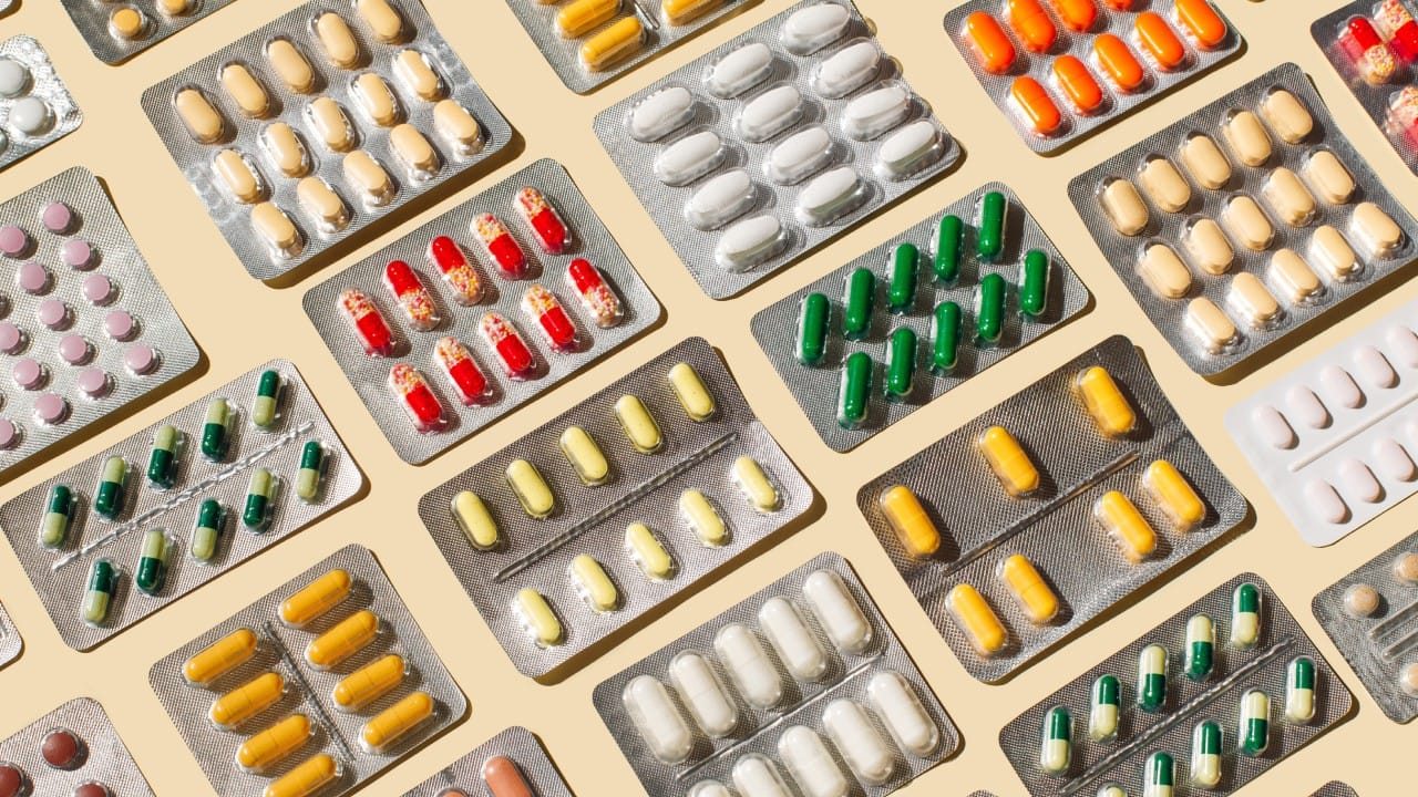 औषधांमुळे मूळ आजाराची लक्षणे दबली जातात, ज्यामुळे कॅन्सर किंवा हृदयविकारासारख्या मोठ्या आजारांचे निदान वेळेत होत नाही. त्यामुळे तुमची ही सवय तुम्हाला मोठ्या शस्त्रक्रियेला किंवा आजाराला निमंत्रण देऊ शकते.