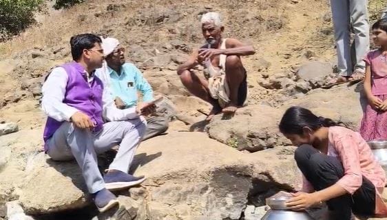 तसेच आमच्या मागण्या मान्य केल्या नाहीतर भविष्यात तीव्र आंदोलन छेडले जाईल, असा इशारा अ‍ॅड. रुपसिंग वसावे आणि पदाधिकाऱ्यांनी दिला आहे. त्यामुळे आता प्रशासन यावर काय निर्णय घेणार हे पाहणे महत्त्वाचे ठरणार आहे. 