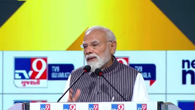 पाच-सहा वर्षात काँग्रेसचं पाप धुण्याचं काम केलं, मोदींची टीका!