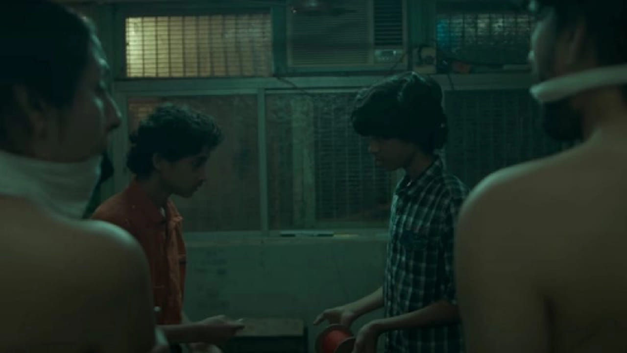 एनएच मराठी नावाने युट्यूबवर असणाऱ्या चॅनलवर हा चित्रपट अपलोड करण्यात आला आहे. वादग्रस्त असून देखील या चित्रपटाला प्रेक्षक आवडीने बघत आहेत. 