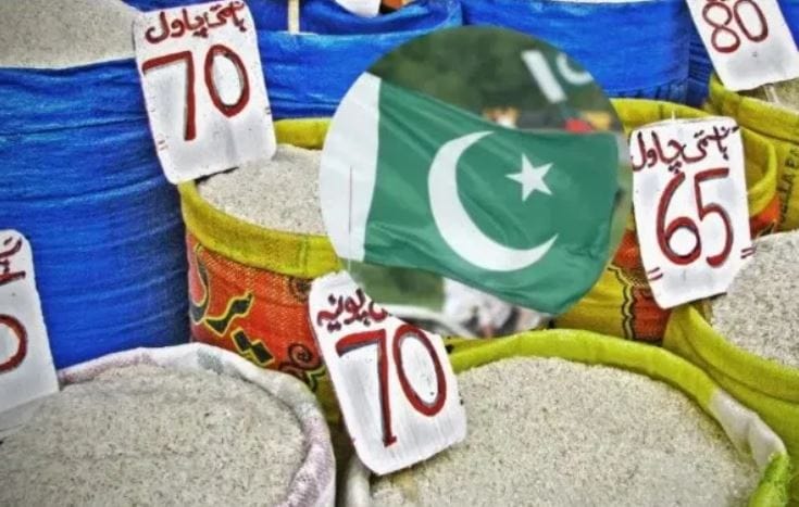 असे असताना अफगाणिस्तानसोबतच्या युद्धामुळे तेथील परिस्थिती आणखी बिकट होते की काय? असा प्रश्न उपस्थित केला जात आहे. पाकिस्तानात सध्या 10 किलो वजनाच्या पिठाची किंमत 890 ते 1500 पाकिस्तानी रुपये आहे. 