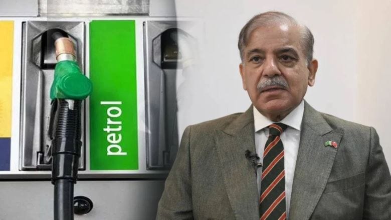 पाकिस्तानात इंधन चांगलेच महागले आहे. त्यामुळे सरकारवर आर्थिक दबाव वाढला आहे. हा दबाव कमी व्हावा आणि महागाई नियंत्रणात राहावी यासाठी पाकिस्तानने हा पगार कपातीचा निर्णय घेतला आहे. पगार कपातीतून मिळालेल्या निधीचा वापर लोकांच्या कल्याणासाठी वापरला जाणार आहे.   