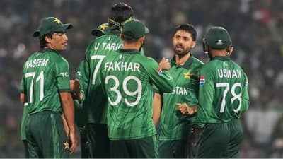 अरे यांना आधी हाकलून लावा, पाकिस्तानी खेळाडूंवर आफ्रिदी भयंकर खवळला, रागाने असं बोलून गेला की...