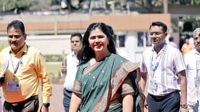 एक चूक अन् दोन अधिकाऱ्यांचे तडकाफडकी निलंबन; पंकजा मुंडेंच्या बैठकी.