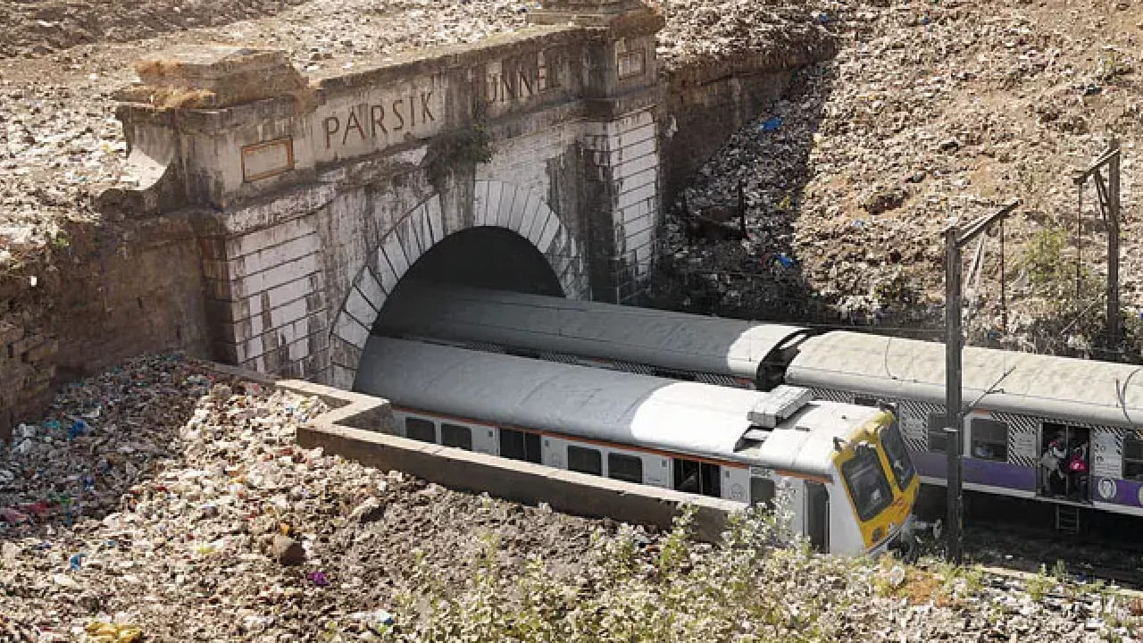 आजही मुंब्राकडे जाणाऱ्या अनेक रेल्वेगाड्या या बोगद्यातूनच जातात. ट्रेन बोगद्यात प्रवेश करताच अनेकांना अचानक अंधार, प्रतिध्वनी आणि जोराचा आवाज अनुभवायला मिळतो. त्यामुळे काही प्रवासी फोन कॉल बंद करतात तर काही मुले कान झाकून बसतात.