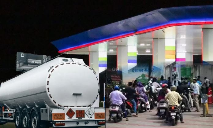 जिल्हा पुरवठा अधिकारी प्रवीण फुलारी यांनी याबाबत स्पष्टीकरण दिले आहे. सोशल मीडियावर पसरत असलेल्या अफवांमुळे पेट्रोल पंपांवर अनावश्यक गर्दी होत आहे, असे फुलारी म्हणाले आहेत. घाबरून जाऊ नये, असा आवाहन प्रशासनाकडून करण्यात आले आहे.