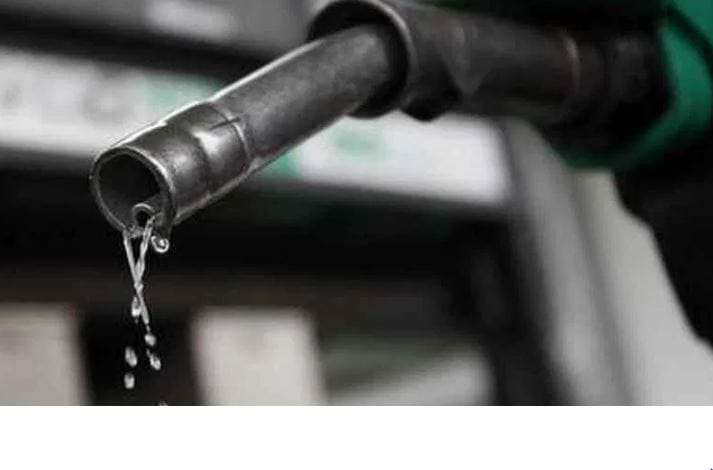 या दोन्ही राज्यांचा कर मिळून एक लीटर पेट्रोलची किंमत ठरते. आकड्यात सांगायचे झाल्यास एक लीटर पेट्रोलमागे राज्य आणि केंद्र सरकार 35 ते 45 रुपये कमवते.