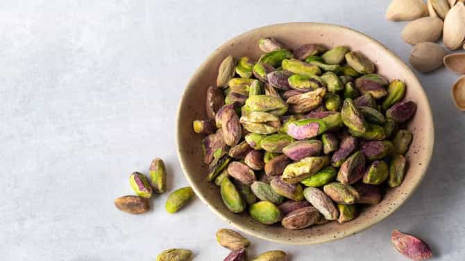 रात्री झोपण्यापूर्वी पिस्ता खाण्याचे आरोग्यदायी फायदे कोणते?