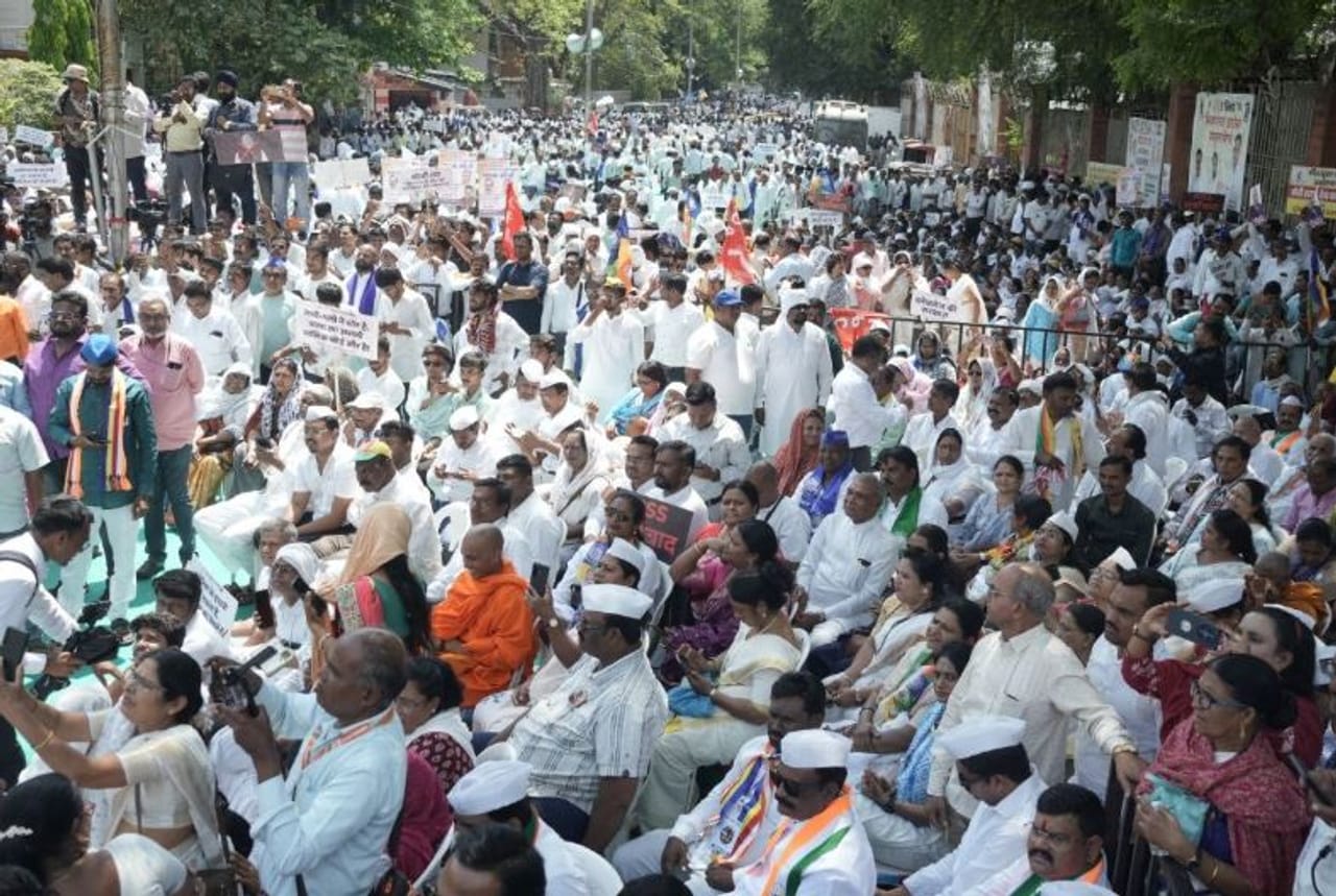 नागपुरात वंचित बहुजन आघाडी आणि काँग्रेस यांनी संयुक्तपणे विशाल जन आक्रोश मोर्चाचे आयोजन केले. यावेळी मोर्चामध्ये वंचित तसेच काँग्रेसचे असंख्य कार्यकर्ते सहभागी झाले होते. नागपुरातील राष्ट्रीय स्वयंसेवक संघाच्या मुख्यालयावर हा मोर्चा काढण्यात आला होता.