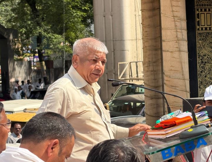 या मोर्चात वंचितचे प्रमुख प्रकाश आंबेडकर तसेच काँग्रेसचे प्रदेशाध्यक्ष हर्षवर्धन सपकाळ सहभागी झाले होते. यावेळी पंतप्रधान नरेंद्र मोदी, केंद्र सरकार, राष्ट्रीय स्वयंसेवक संघाविरोधात जोरदार घोषणाबाजी करण्यात आली.