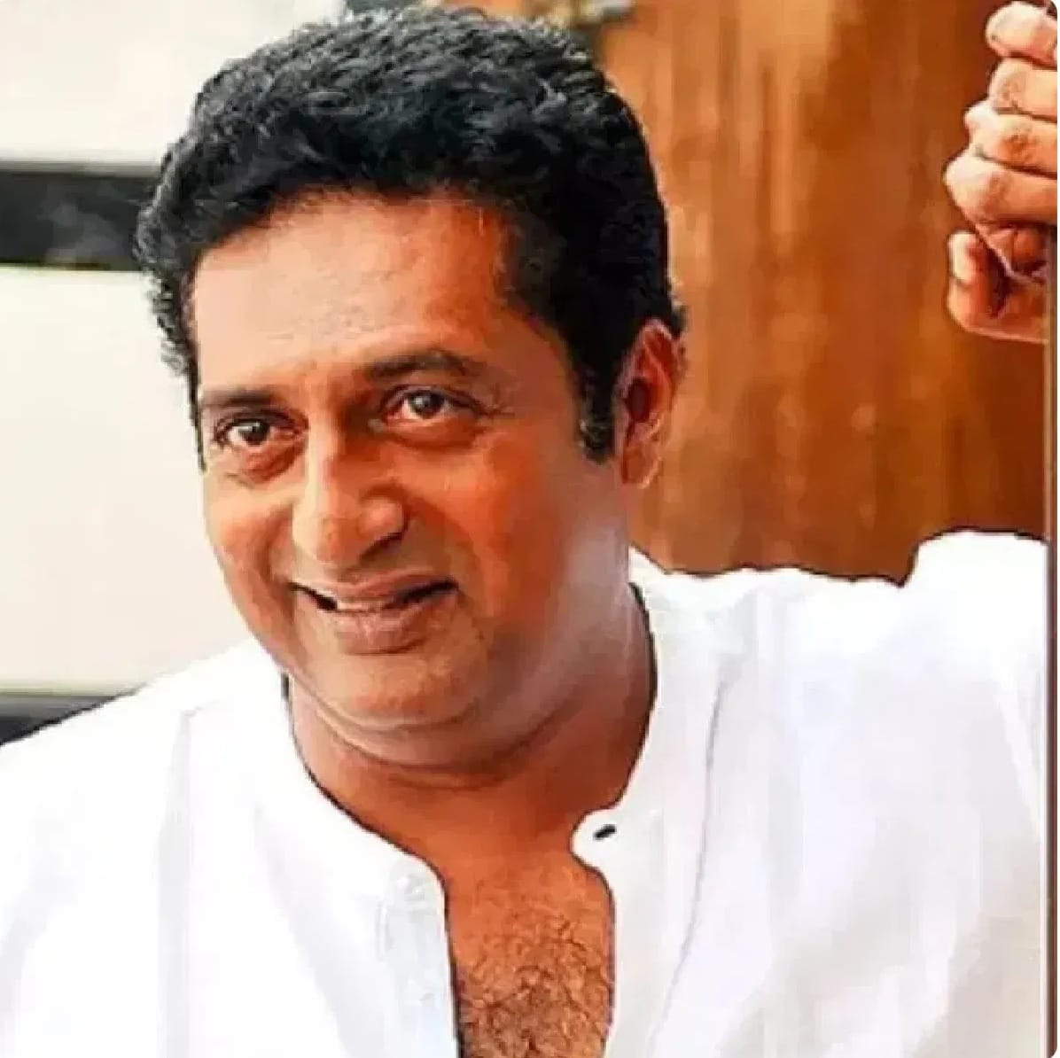  साऊथ इंडियन अभिनेते प्रकाश राज यांना तीन राष्ट्रीय पुरस्कार मिळालेले आहेत. बेस्ट एक्टर, बेस्ट सपोर्टिंग एक्टर आणि एक स्पेशल ज्युरी असे मिळून तीन राष्ट्रीय पुरस्कार प्रकाश राज यांना मिळाले आहेत. कांचीवरम, इरुवर, अनंथापुरम या चित्रपटांसाठी हा पुरस्कार मिळाला आहे.