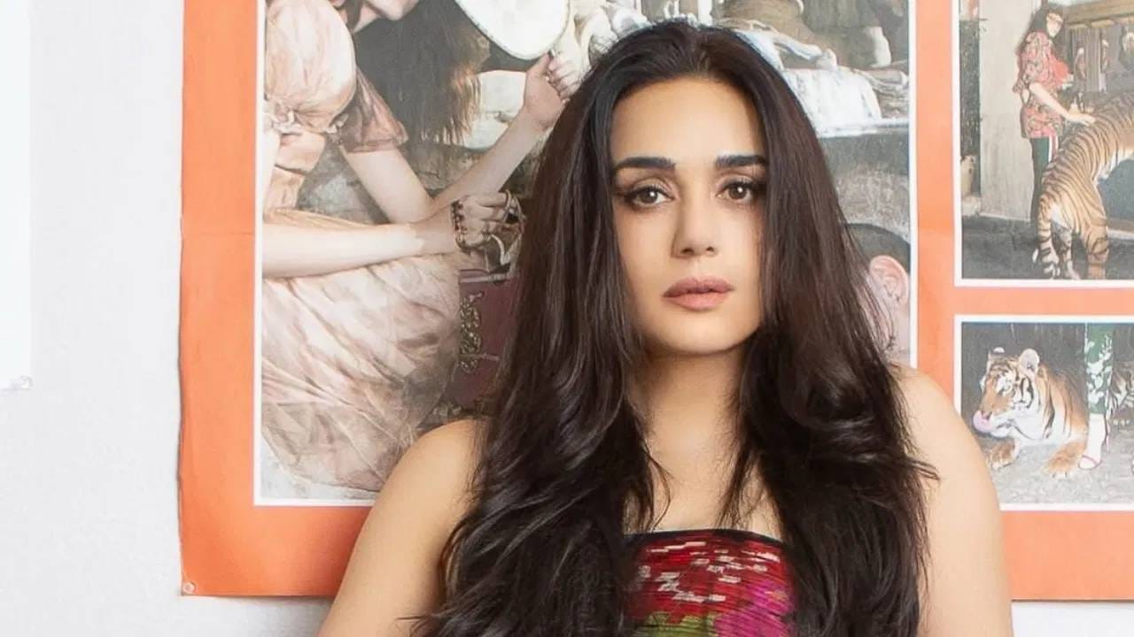 प्रीति झिंटाचा हा फ्लॅट मुंबईत वांद्रे पाली हिल येथे होता. मुंबईतील हा पॉश भाग आहे. तिथे अनेक स्टार्सची घरे आहेत. फ्लॅटचा एरिया 1770 चौरस मीटरचा आहे. हा फ्लॅट तिने 18.5 कोटी रुपयात विकला. हा फ्लॅट 11 व्या मजल्यावर होता. या प्रॉपर्टीच रजिस्ट्रेशन 2 मार्च रोजी झाली होती. 