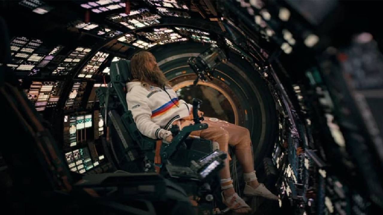 'प्रोजेक्ट हेल मेरी' हा चित्रपट 'धुरंधर 2'च्या एक दिवसानंतर म्हणजेच 20 मार्च 2026 रोजी 83 देशांमधील थिएटर्समध्ये प्रदर्शित झाला. तर भारतात हा चित्रपट 26 मार्च रोजी प्रदर्शित होणार आहे.  फिल लॉर्ड आणि क्रिस्टोफर मिलर दिग्दर्शित या चित्रपटाने आतापर्यंत एकूण 60.4 दशलक्ष डॉलरची कमाई केली आहे. 
