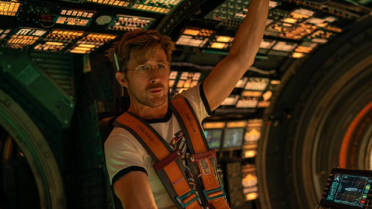 या चित्रपटाने फक्त तीन दिवसांत 1000 कोटी रुपयांहून अधिक गल्ला जमवला आहे. 'धुरंधर 2'ला परदेशात झटका देणारा हा चित्रपट 'प्रोजेक्ट हेल मेरी' आहे. यामध्ये रायन गोसलिंग मुख्य भूमिकेत आहे. एंडी वियरच्या 2021 च्या नॉवेलवर आधारित हा सायन्स फिक्शन चित्रपट आहे. 
