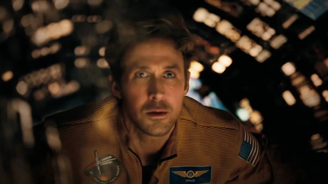 सध्या सर्वत्र 'धुरंधर : द रिव्हेंज' या चित्रपटाचीच जोरदार चर्चा आहे, कारण प्रदर्शनाच्या अवघ्या सहा दिवसांत रणवीर सिंहच्या या चित्रपटाने छप्परफाड कमाई केली आहे. परंतु 2 तास 36 मिनिटांचा हा दुसरा चित्रपट 'धुरंधर 2'चाही बाप ठरला आहे. कमाईच्या बाबतीत हा चित्रपट 'धुरंधर 2'च्याही पुढे निघून गेला आहे. 
