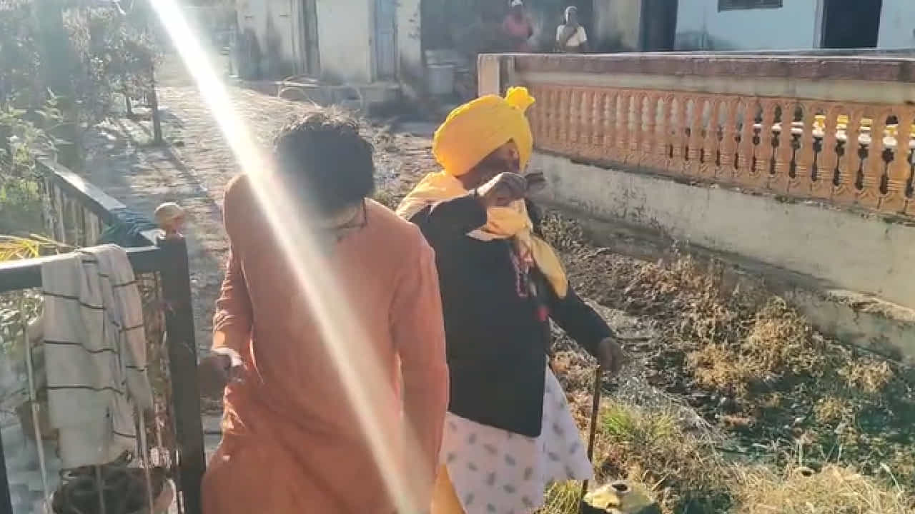 पुणे जिल्ह्यातील भोर तालुक्यातील ग्रामीण भागात गेल्या महिनाभरापासून पारंपरिक लोककलेचा भाग असलेल्या पिंगळ्याचा सुमधुर आवाज पुन्हा घुमू लागला आहे.