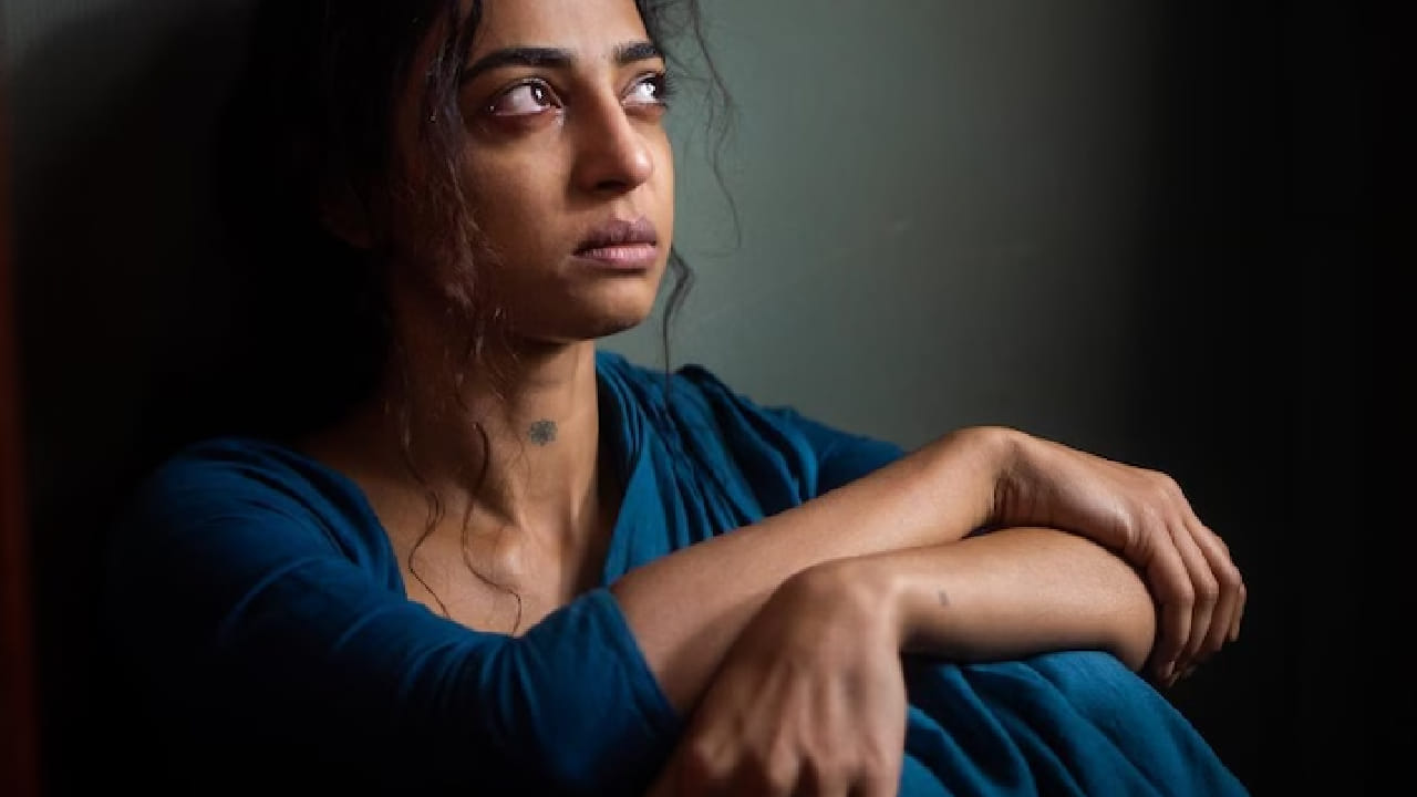 'सिस्टर मिडनाईट' या चित्रपटातील प्रत्येक सीन प्रेक्षकांना विचार करायला भाग पाडणारा आहे. या चित्रपटात राधिका आपटेने साकारलेली भूमिका खूप वेगळी आणि धाडसी आहे.