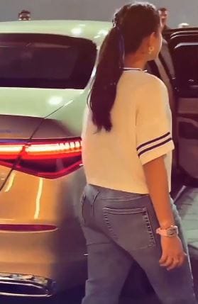 राधिकाने घातलेल्या घड्याळाचे नाव रिचर्ड मिल आरएम 75-01 फ्लाइंग टूरबिलॉन सफायर असे आहे. या घड्याळाचे केस (घड्याळाचे काटे आणि अन्य साहित्य असलेला घड्याळातील वर्तुळाकार, चौकोनी भाग) तयार करायलाच 40 दिवस लागलेले आहेत. घड्याळाच्या मशिनींगसाठीदेखील 40 दिवस लागल्याचे सांगितले जाते. 