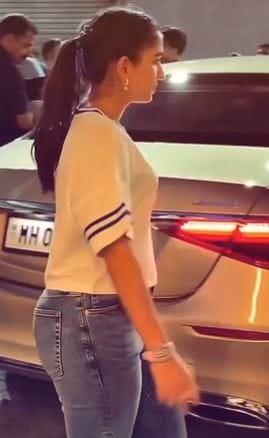 दरम्यान, या घड्याळाच किंमत तब्बल 2.25 दशलक्ष डॉलर्स म्हणजेच भारतीय रुपयांत सांगायचे झाल्यास 21 कोटी 39 लाख रुपये आहे. तसं पाहायचं झाल्यास राधिका मर्चंटच्या हातातील घड्याळ्याच्या किमतीत आयपीएलचे अनेक खेळाडू मुंबई इंडियन्स संघाचा भाग होऊ शकतात.