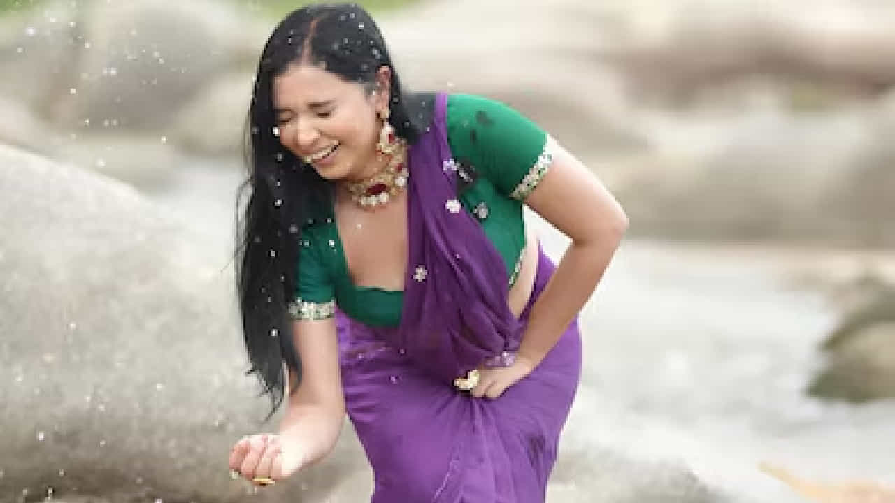 बॉलिवूड अभिनेता राजपाल यादव चेक बाउंस प्रकरणी अडचणीत आला होता. या काळात चित्रपटसृष्टीतील अनेक कलाकारांसह काही मोठ्या व्यावसायिक कंपन्यांनीही त्याला मदतीचा हात दिला. तुरुंगातून बाहेर आल्यानंतर राजपाल यादवने सर्वांचे आभार मानले होते.